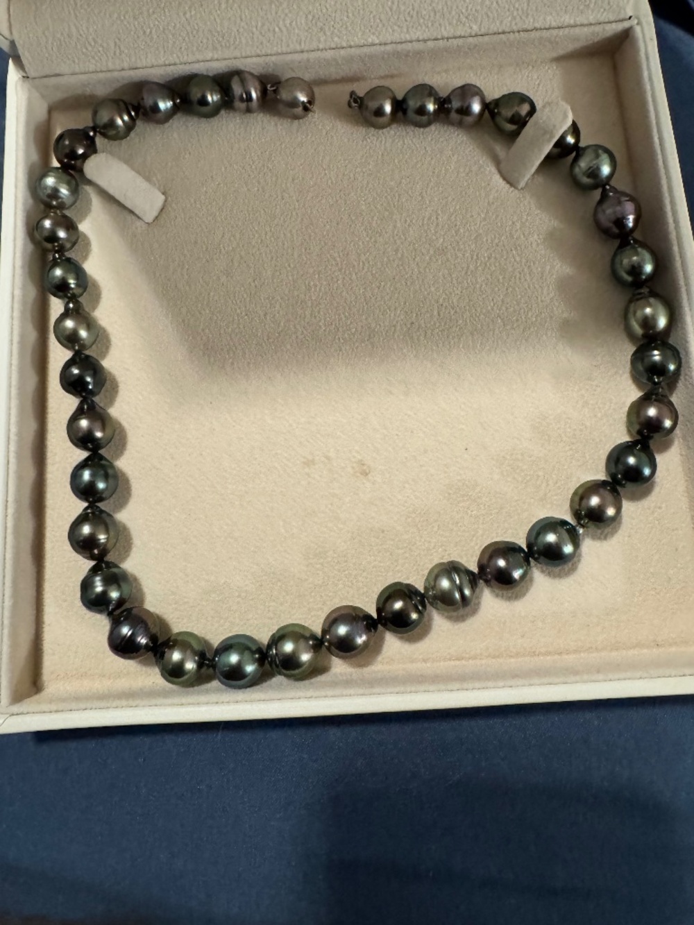Tahitian pearls from Bora Bora. 36 pearls 10 mm multicolored appraised:qlty VG